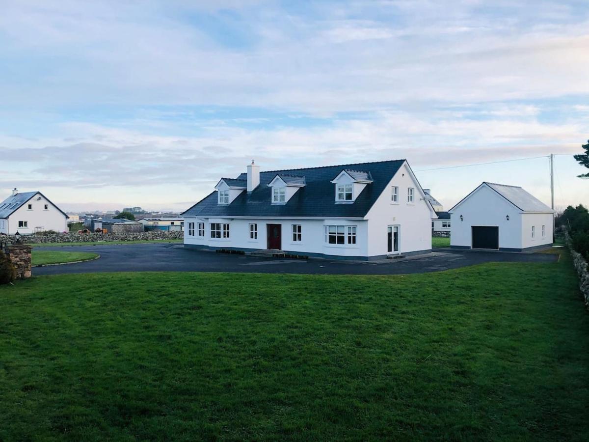 Connemara. 3 Bedroom, 8 Bed, Holiday Home Galway Exterior photo