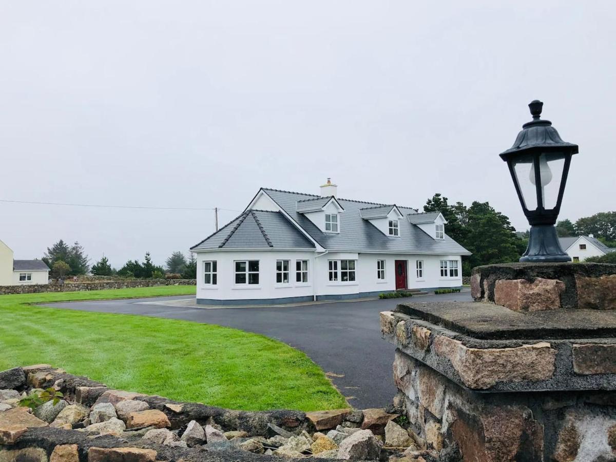 Connemara. 3 Bedroom, 8 Bed, Holiday Home Galway Exterior photo