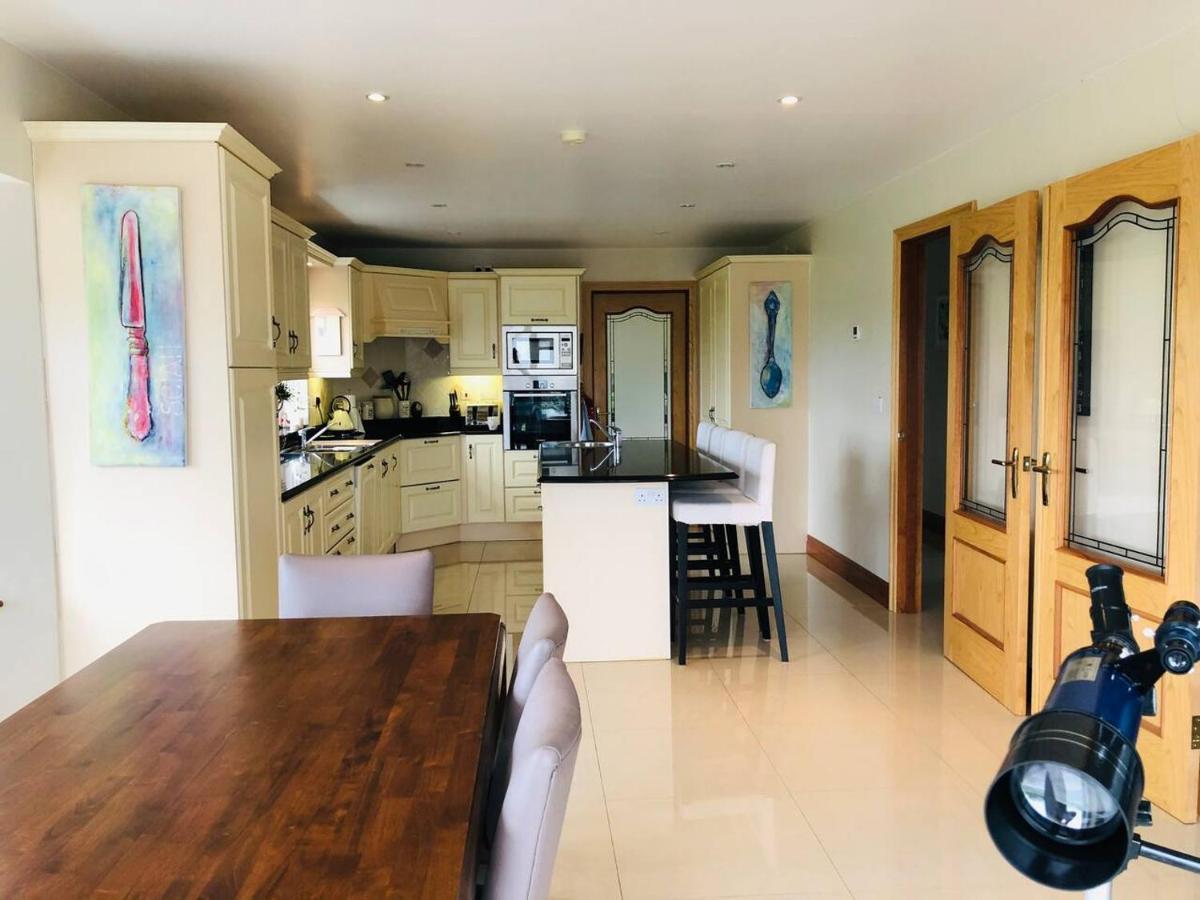 Connemara. 3 Bedroom, 8 Bed, Holiday Home Galway Exterior photo