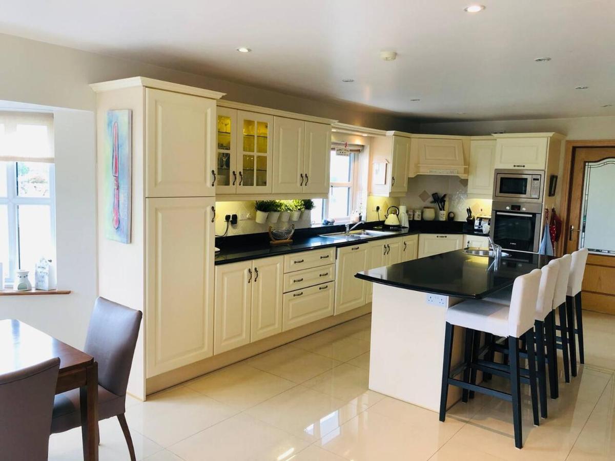 Connemara. 3 Bedroom, 8 Bed, Holiday Home Galway Exterior photo