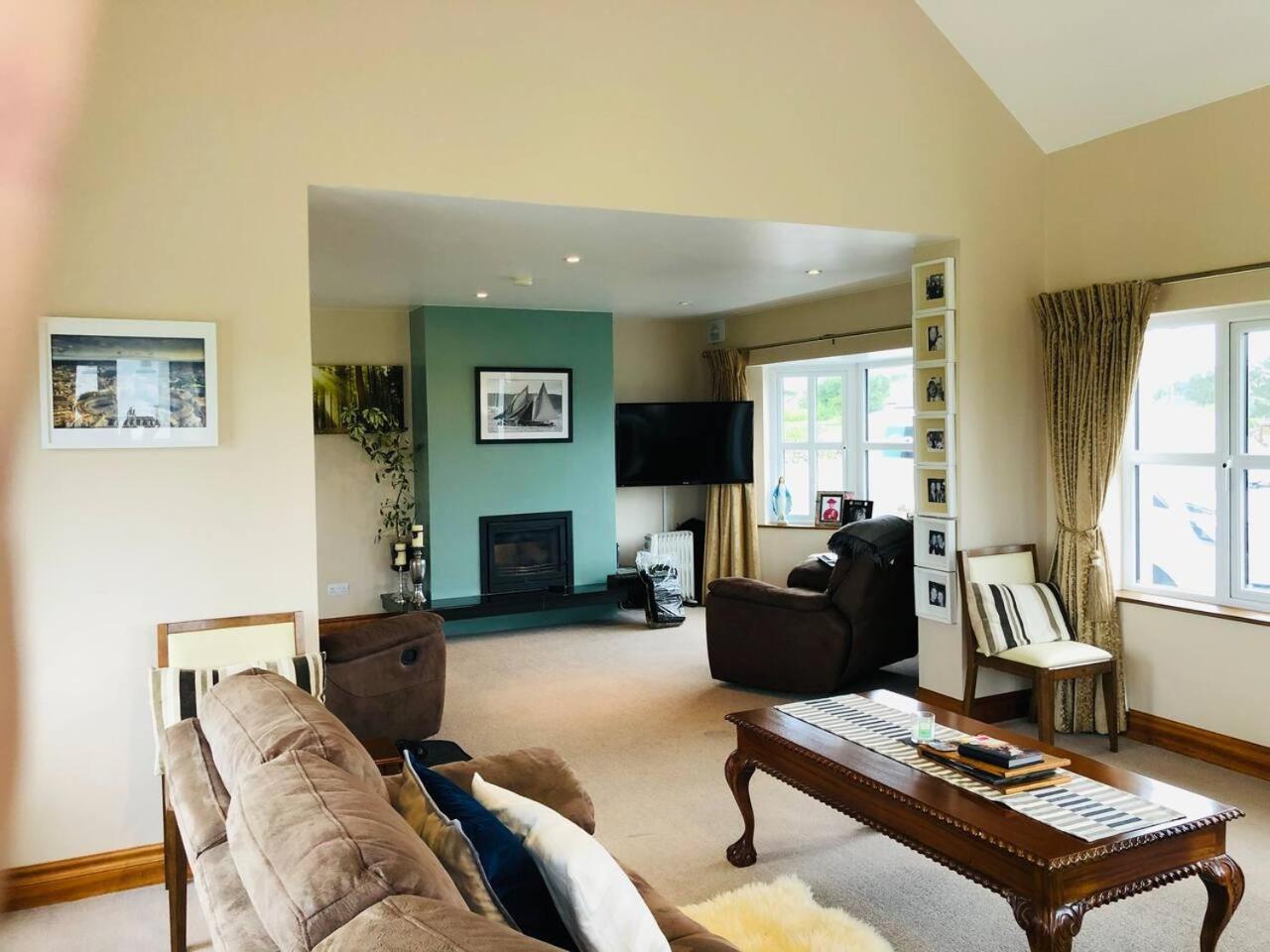 Connemara. 3 Bedroom, 8 Bed, Holiday Home Galway Exterior photo