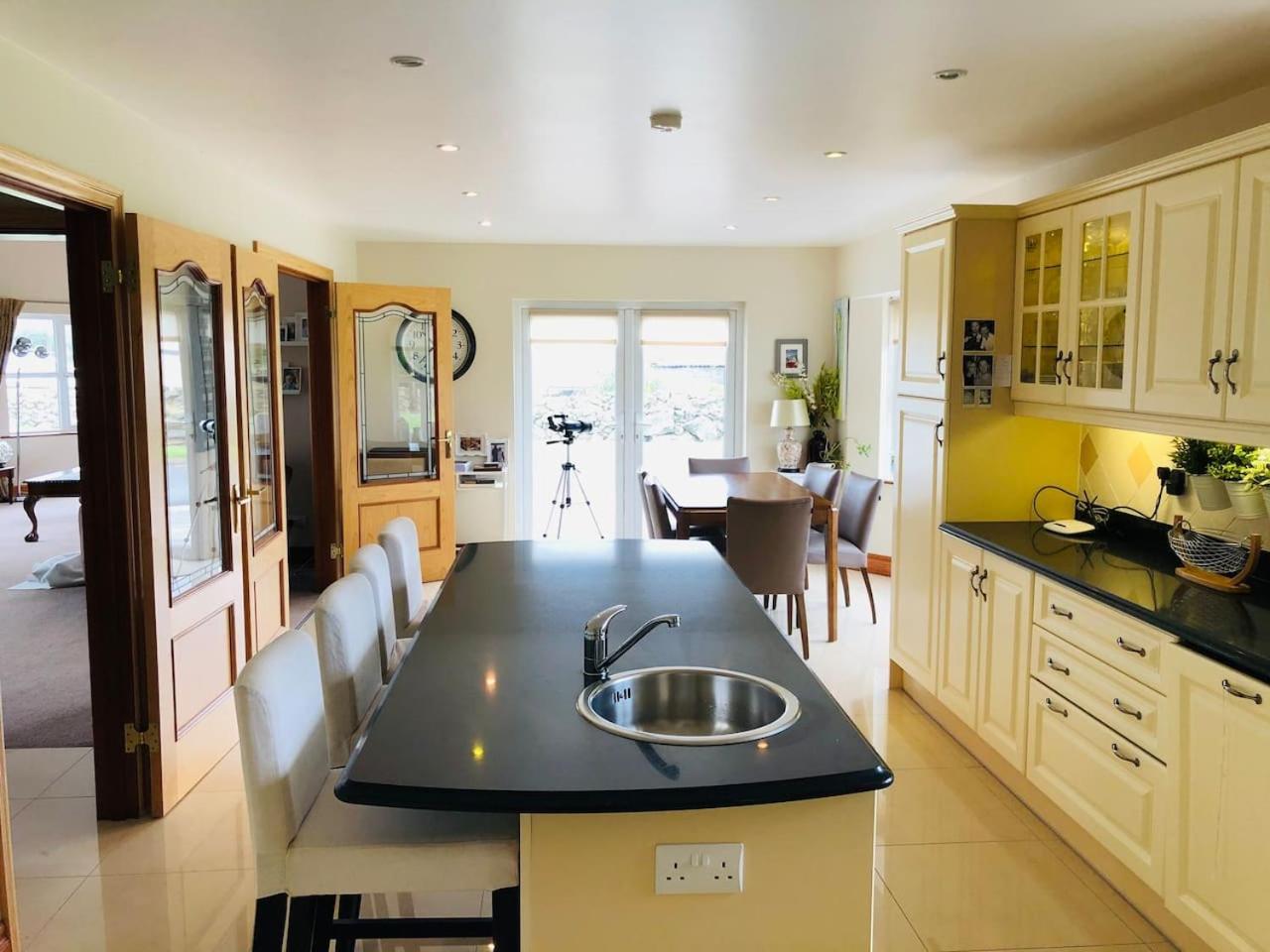 Connemara. 3 Bedroom, 8 Bed, Holiday Home Galway Exterior photo
