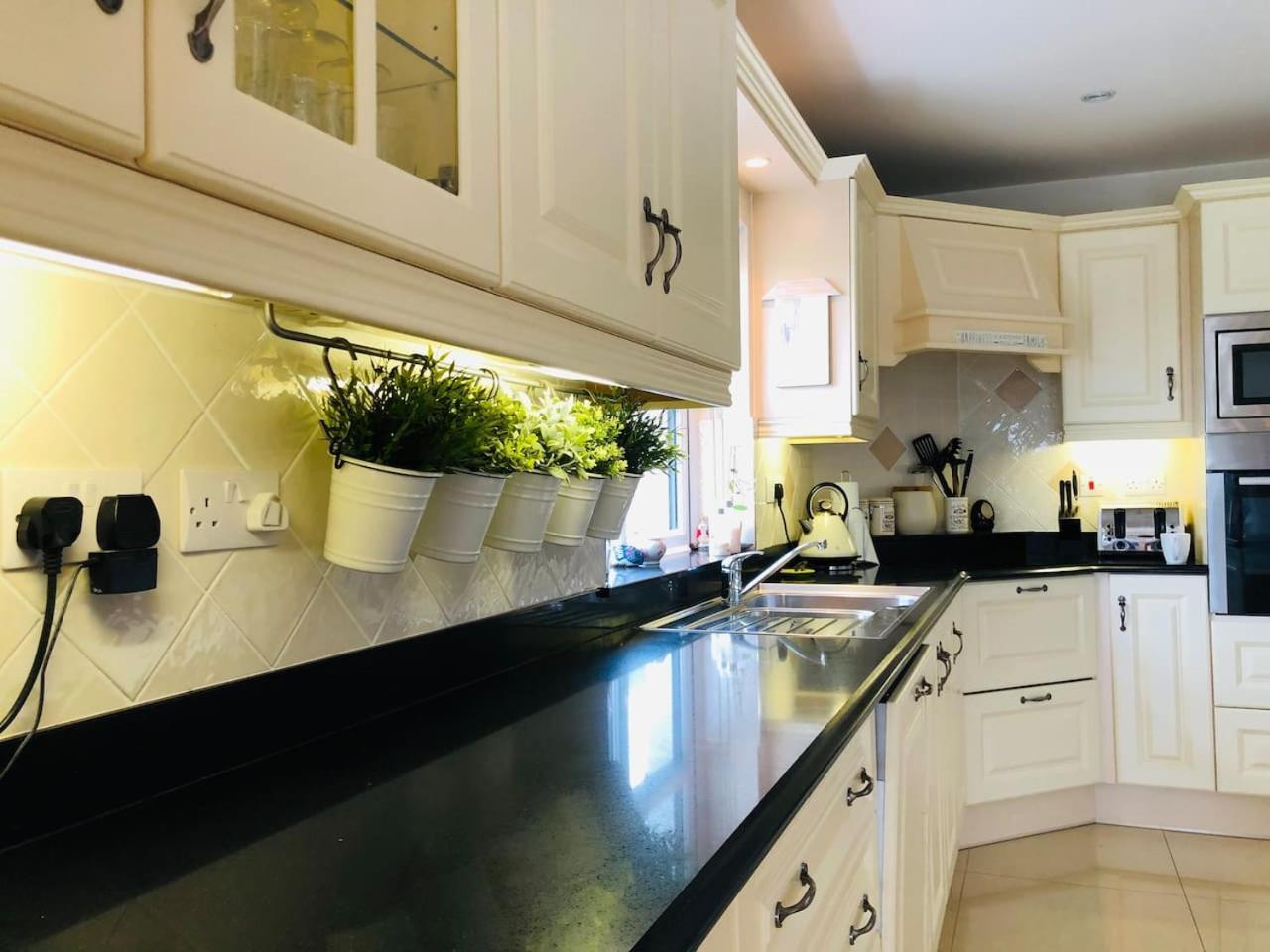 Connemara. 3 Bedroom, 8 Bed, Holiday Home Galway Exterior photo