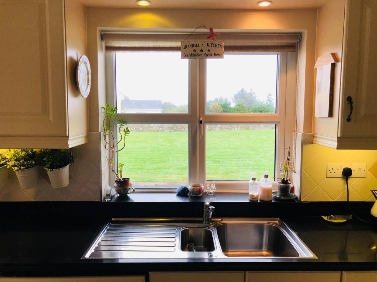 Connemara. 3 Bedroom, 8 Bed, Holiday Home Galway Exterior photo