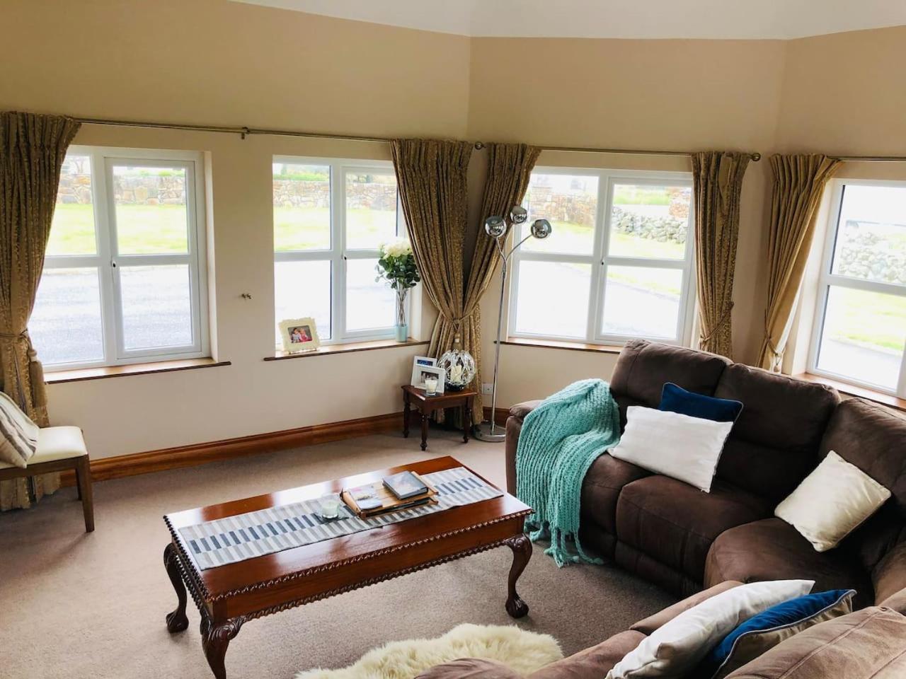 Connemara. 3 Bedroom, 8 Bed, Holiday Home Galway Exterior photo