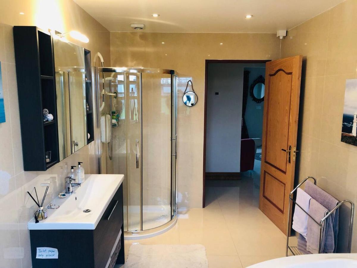 Connemara. 3 Bedroom, 8 Bed, Holiday Home Galway Exterior photo